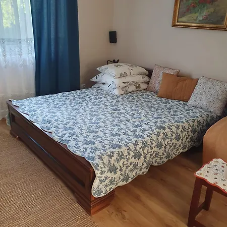 Dom Caloroczny Nad Bugiem Vakantiehuis *