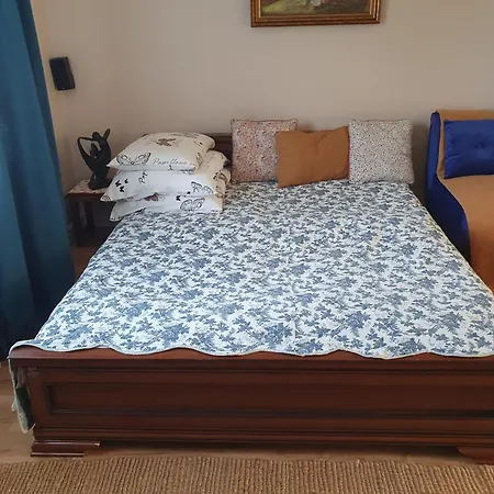 Dom Caloroczny Nad Bugiem Vakantiehuis *